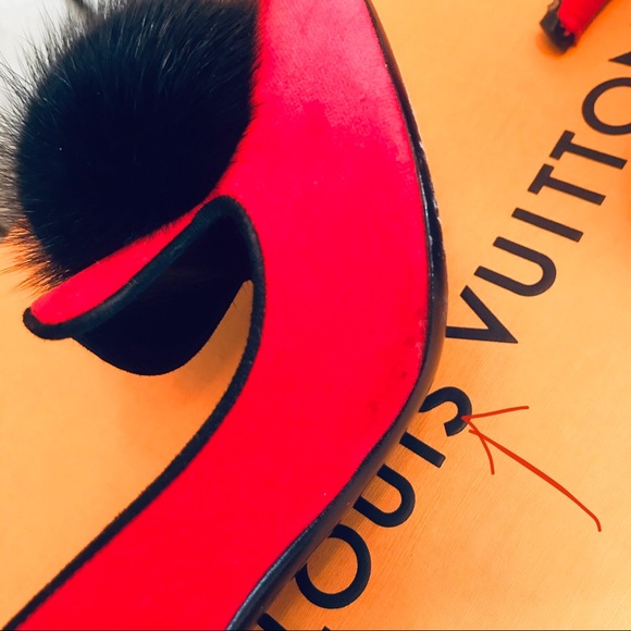 ✨RARE Louis Vuitton Frill Pump in Velvet & Mink🌙 - Picture 7 of 8